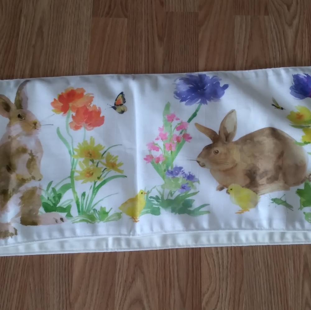 Collins garden table runner Bunnies floral pattern